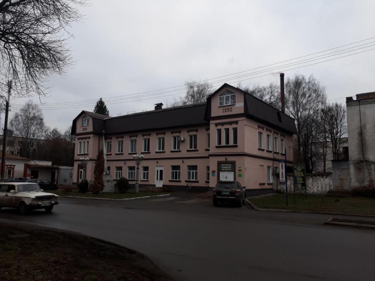 Hotel Unenege Nizhyn Zewnętrze zdjęcie